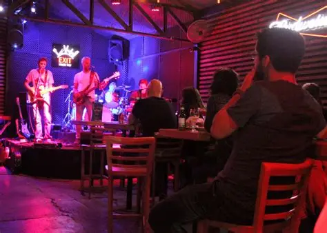 Música en vivo y café